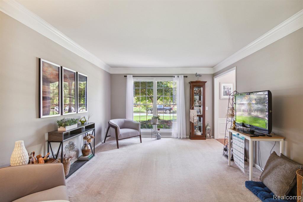 387 TORRINGTON Drive W, Canton, MI 48188 — Photo 9