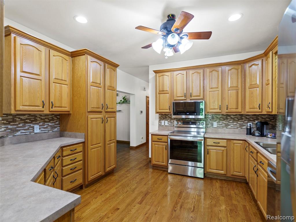 9480 Hartland Road, Fenton, MI 48430 — Photo 16