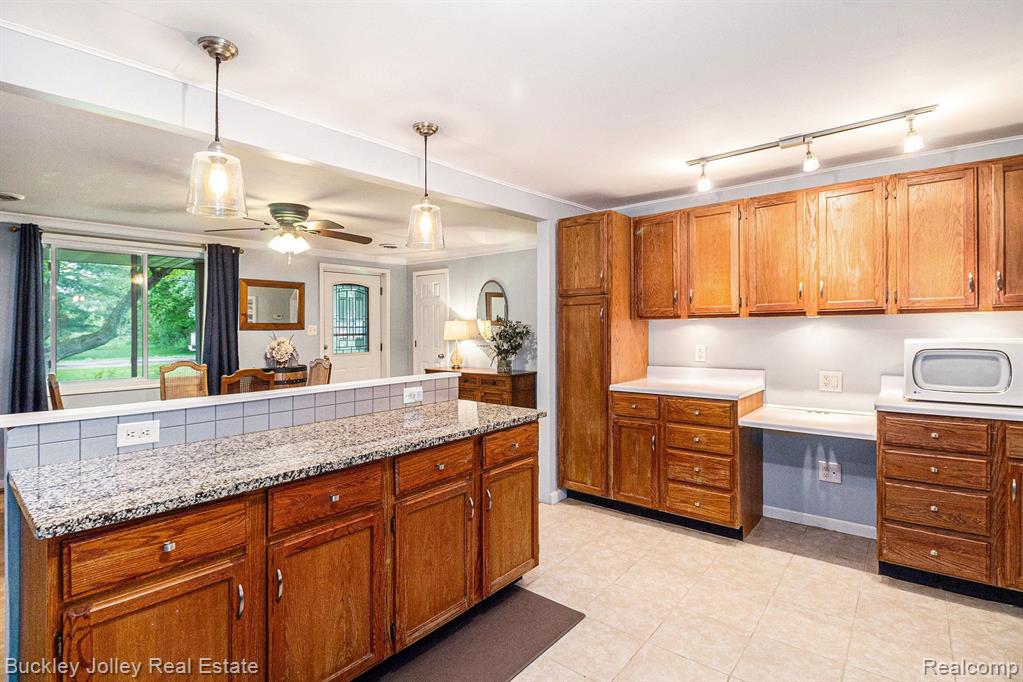 55755 PONTIAC TRAIL Court, New Hudson, MI 48165 — Photo 3