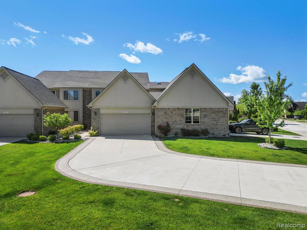 46854 EMERALD CREEK Drive, Shelby Twp, MI 48315 — Photo 2