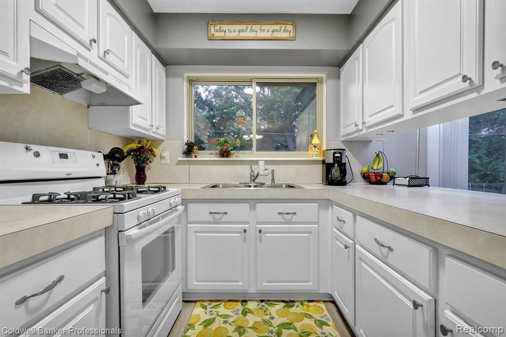 5158 SPINNING WHEEL Drive, Grand Blanc, MI 48439 — Photo 13