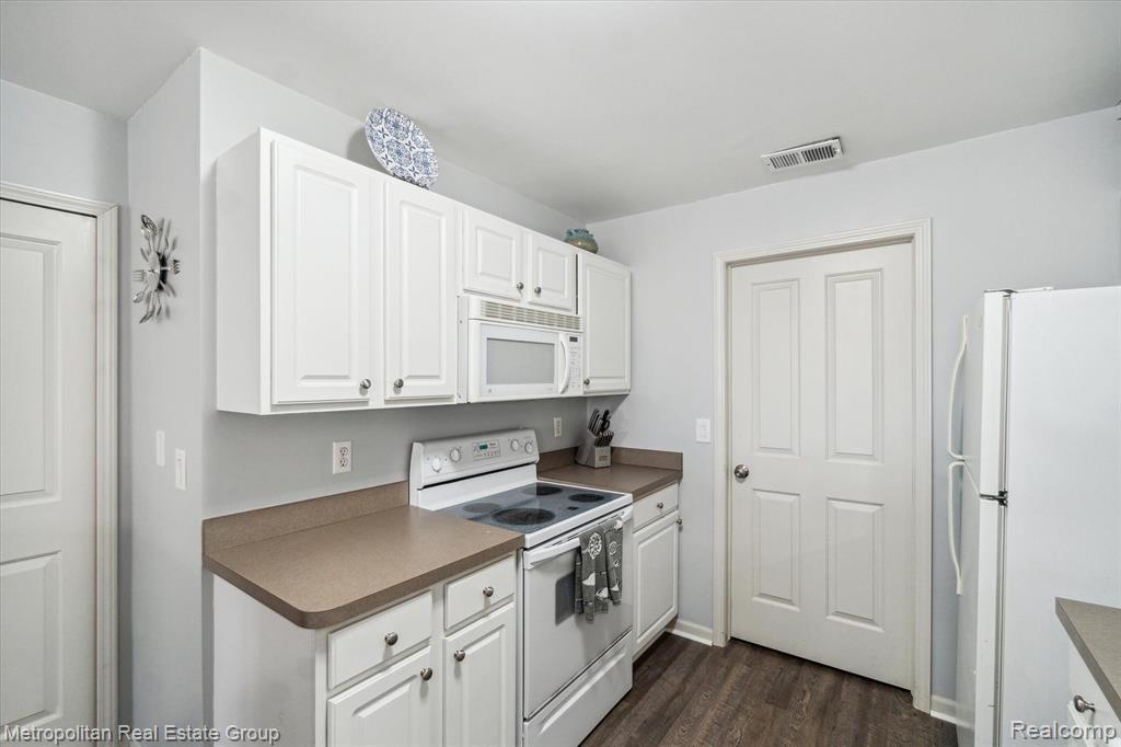 4101 HAMPTON RIDGE Boulevard, Howell, MI 48843 — Photo 13