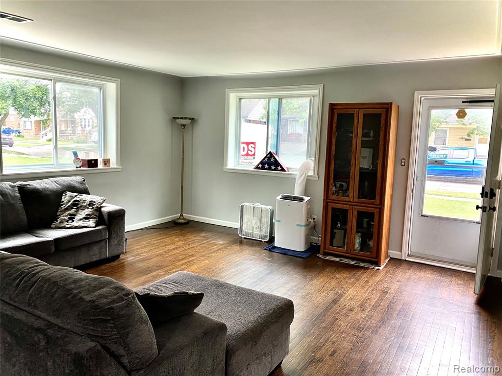 8073 Helen, Center Line, MI 48015 — Photo 8