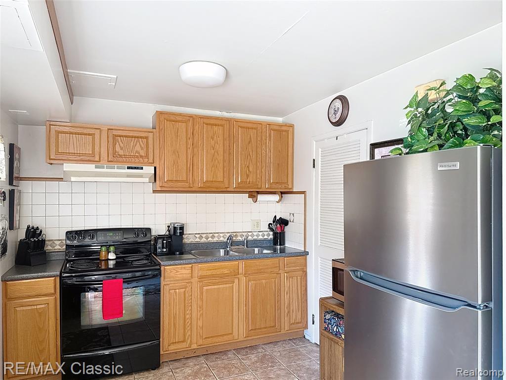 8254 Huntington Street, 43, Westland, MI — Photo 3