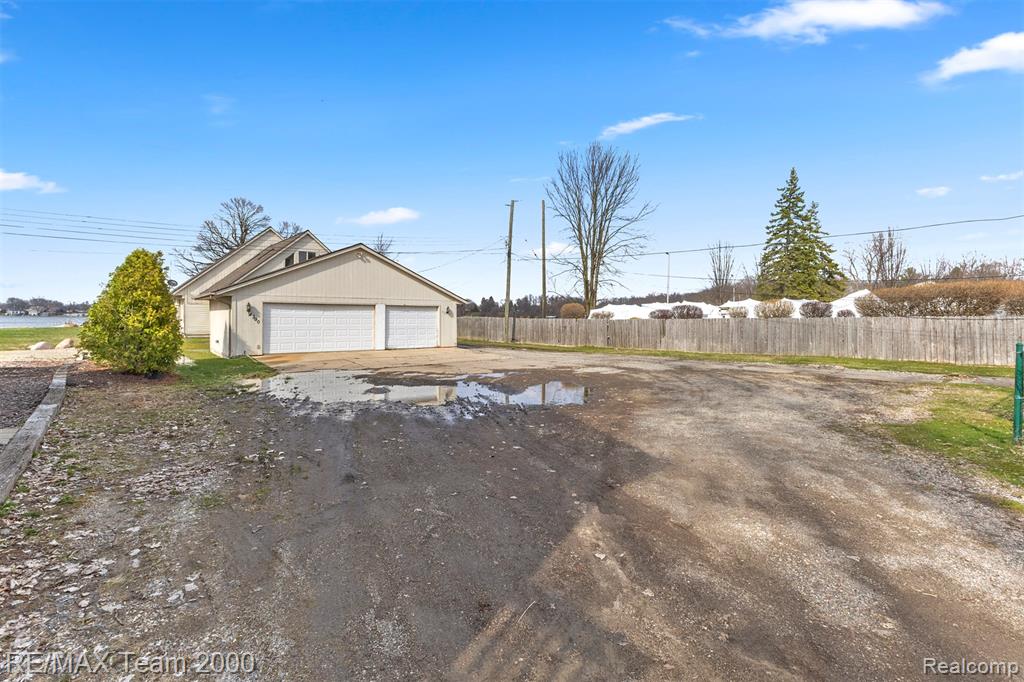 4390 Cass Elizabeth Road, Waterford, MI 48328 — Photo 44