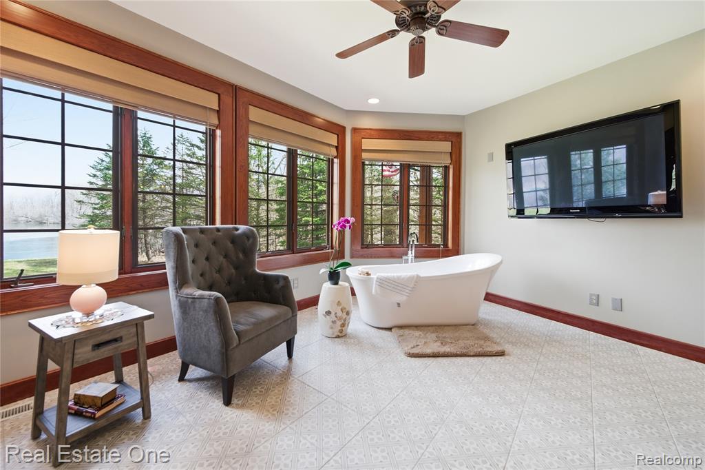 4529 Shoreview Lane, Whitmore Lake, MI 48189 — Photo 25