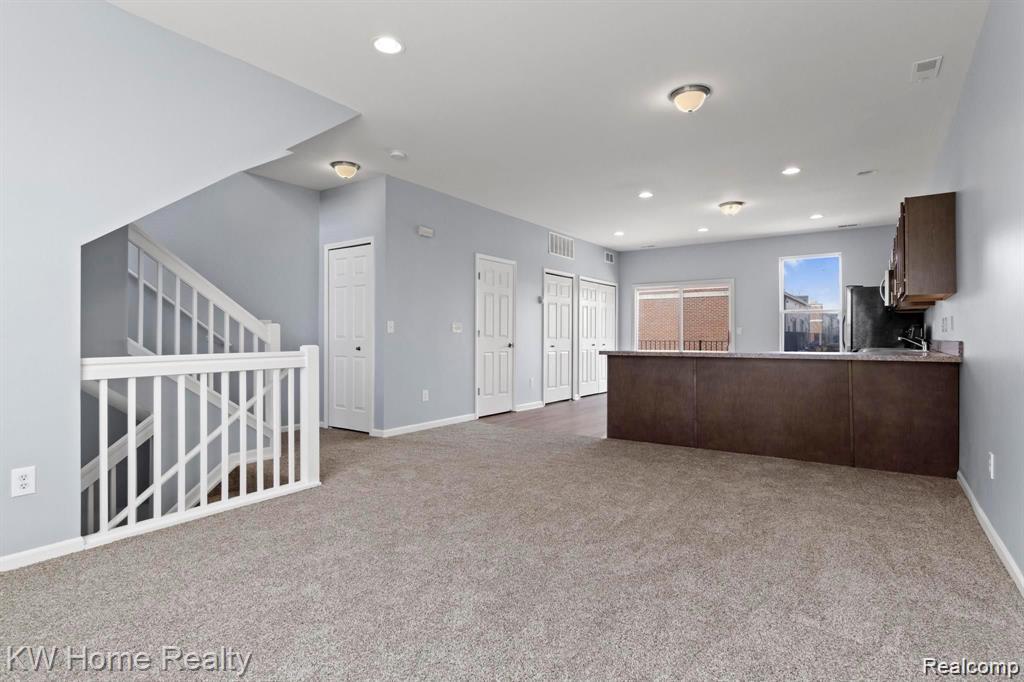 7637 Woodward Avenue - Photo 2