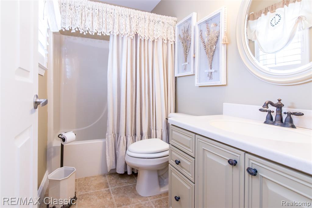 4655 Summer Ridge Drive, 17, Howell, MI 48843 — Photo 18