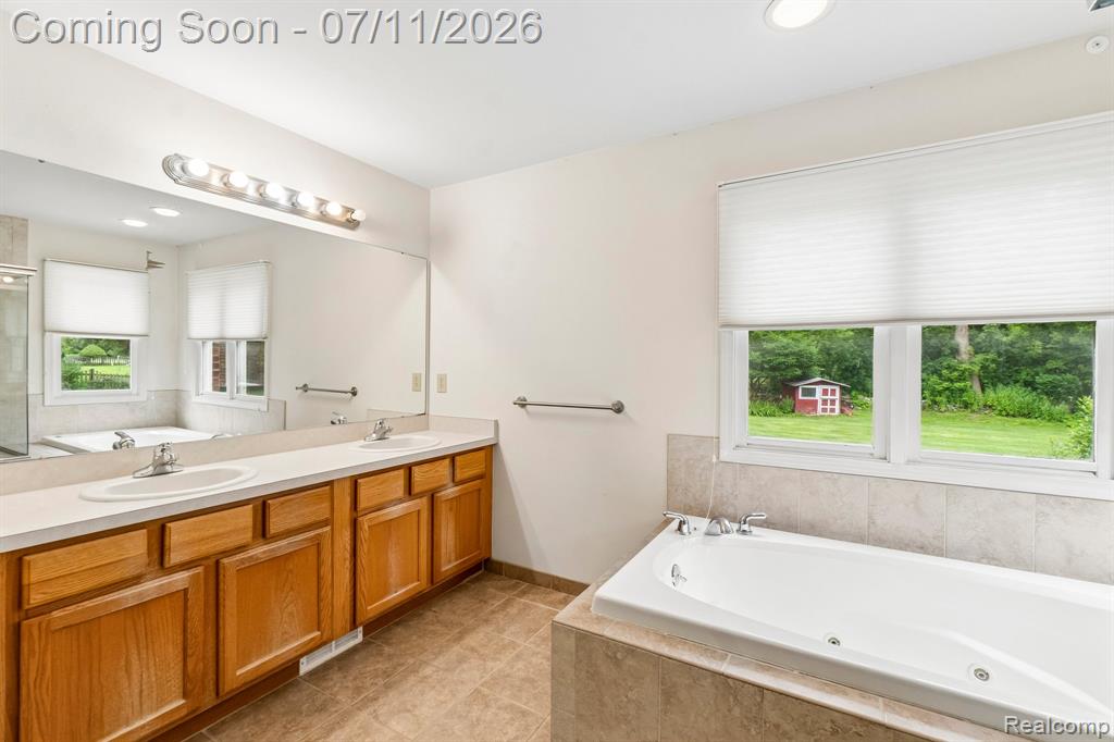 6105 Gilbert Lake Road, Bloomfield Hills, MI 48301 — Photo 31