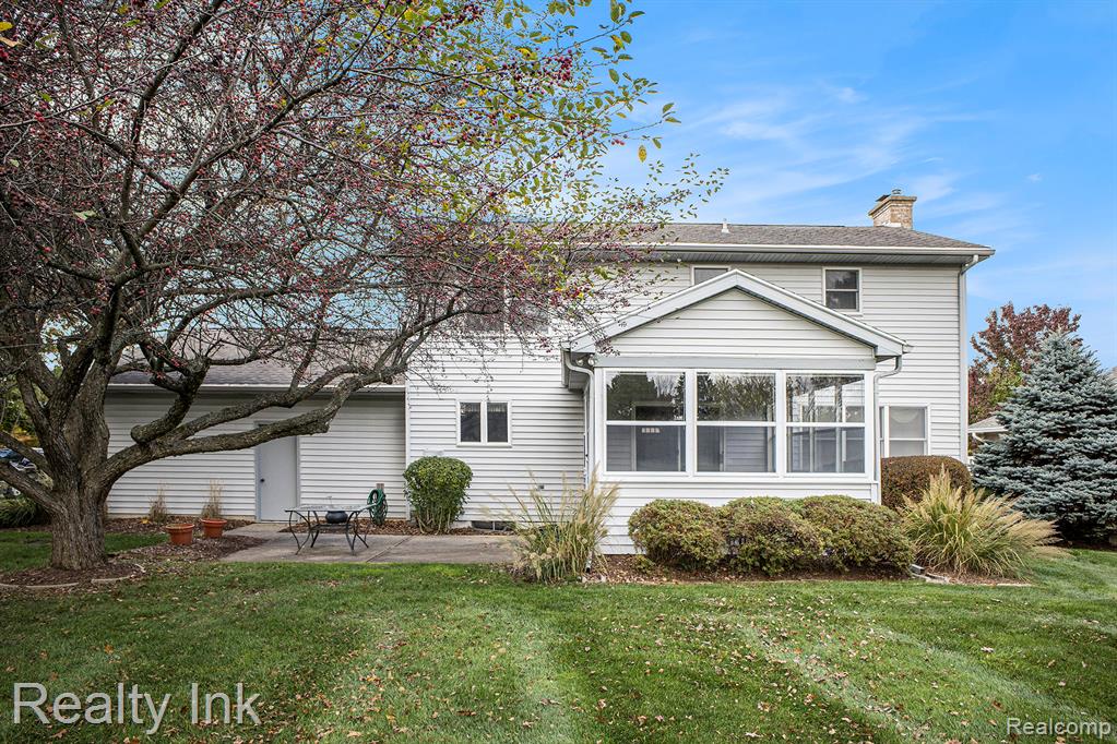 5868 Buttonwood Drive, Haslett, MI 48840 — Photo 2