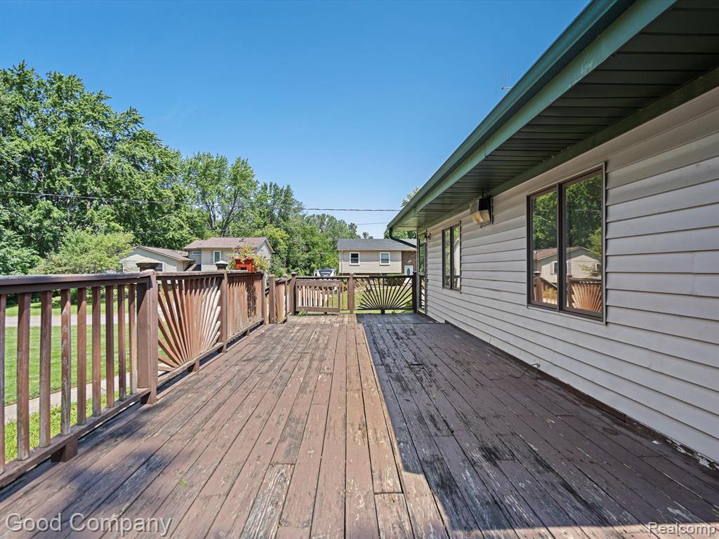 210 SCHRUM Drive, Whitmore Lake, MI 48189 — Photo 32