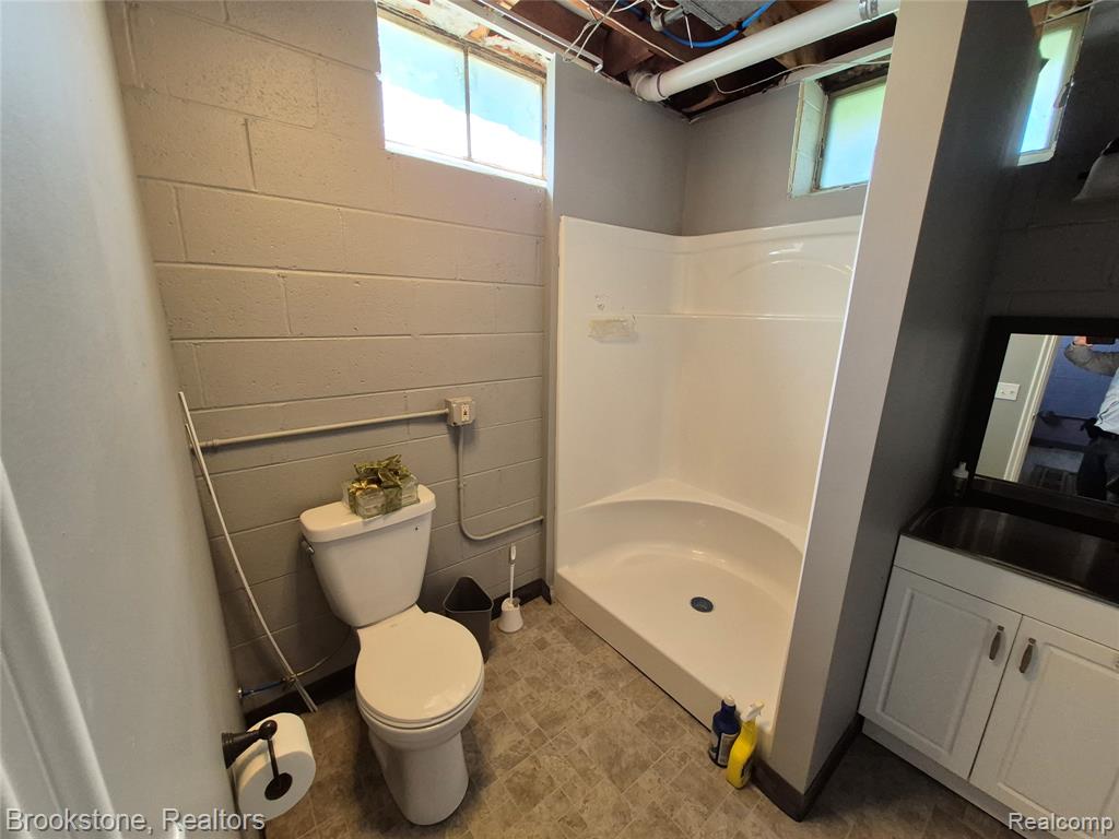 4295 Sashabaw Road, Waterford, MI 48329 — Photo 33