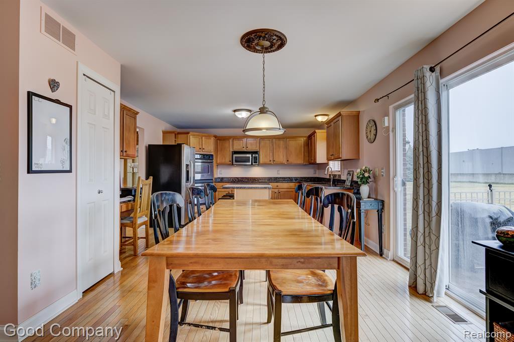 755 OAK POINT Lane, Madison Heights, MI 48071 — Photo 19