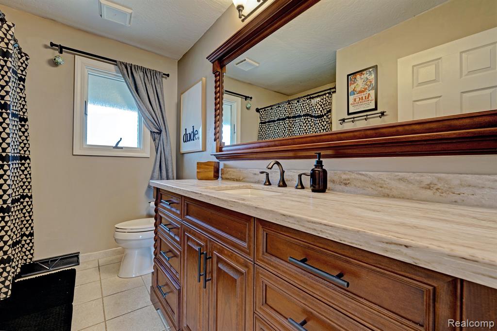 4704 CRUTCHFIELD Drive, Saginaw, MI 48638 — Photo 29