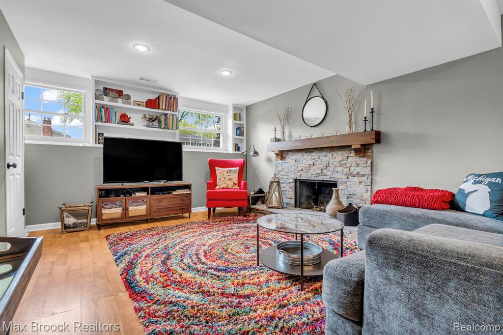591 S Spinningwheel Lane, Bloomfield Hills, MI 48304 — Photo 27