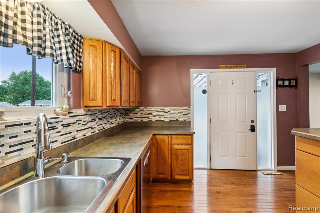 9849 WOODLAND Court, Ypsilanti, MI 48197 — Photo 18