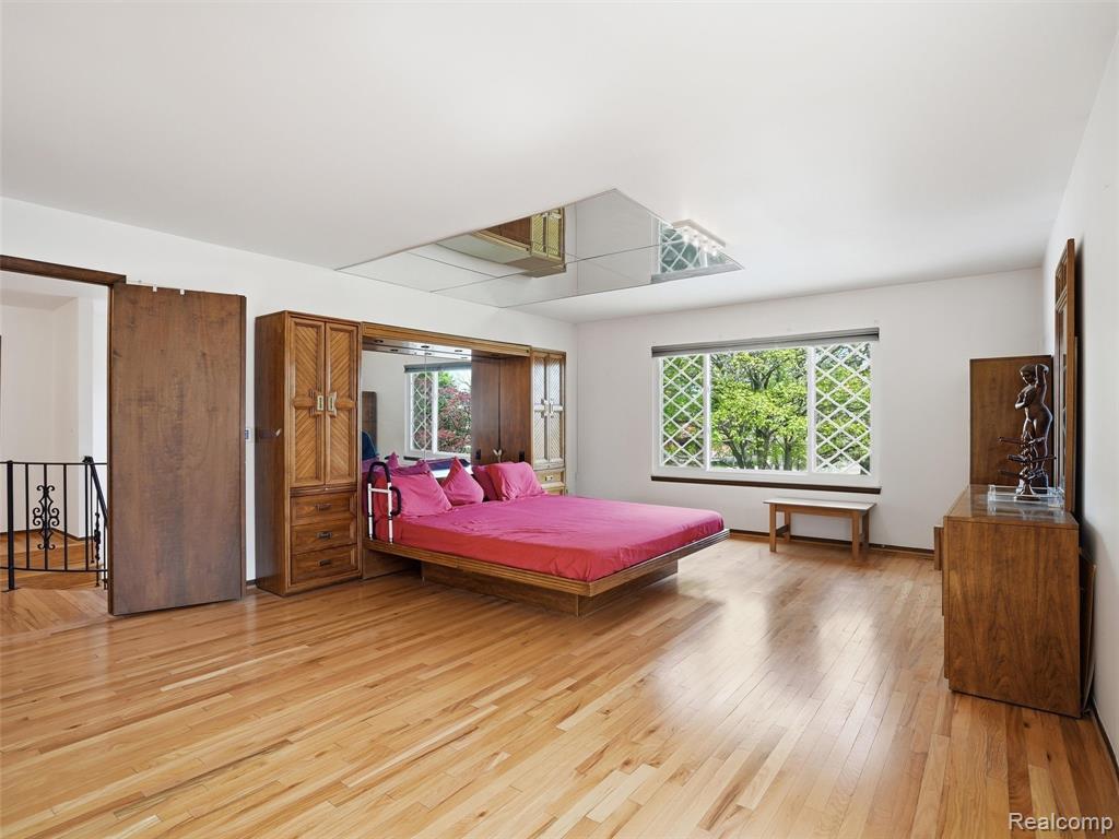 5800 Naneva Court, West Bloomfield, MI — Photo 31