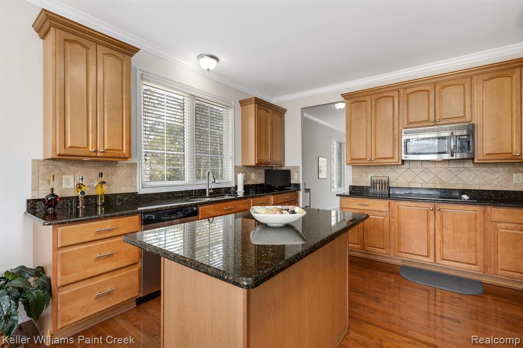 5504 Eagleview Court, Clarkston, MI 48348 — Photo 11