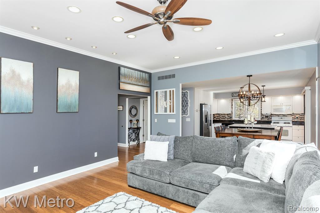 55 BOYKEN Road, Rochester Hills, MI 48307 — Photo 12