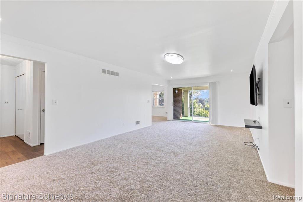 27598 E ECHO, 248, Farmington Hills, MI 48334 — Photo 5