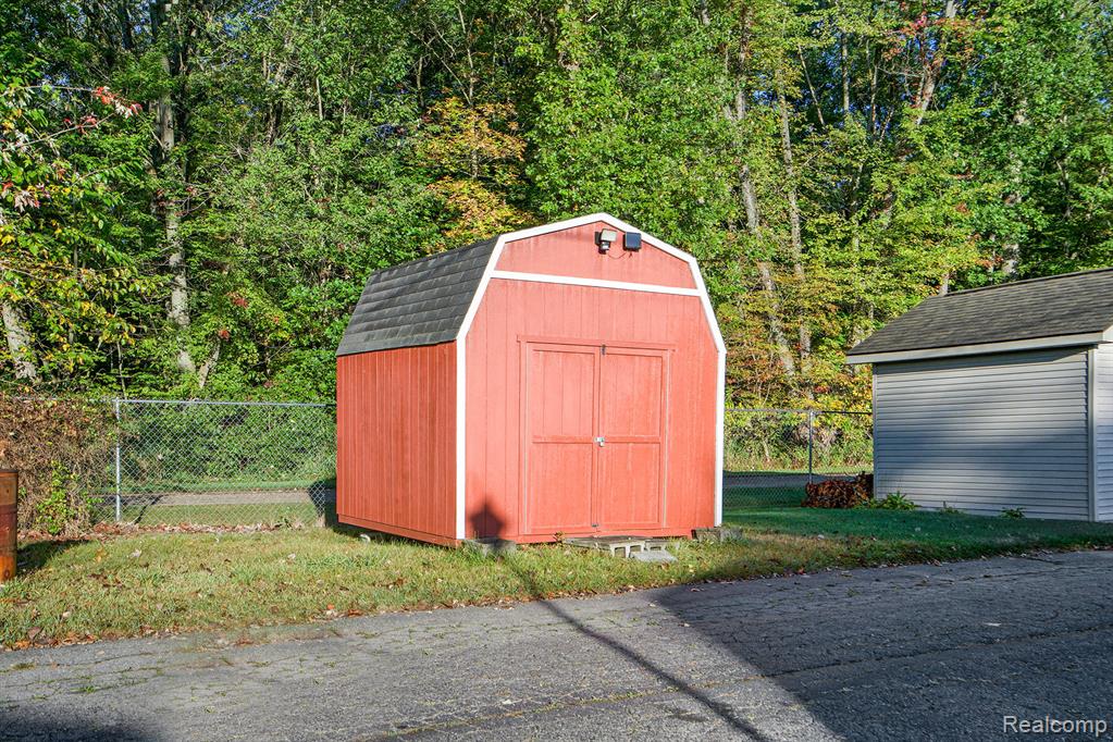 11109 Wynns Road, Pinckney, MI 48169 — Photo 27