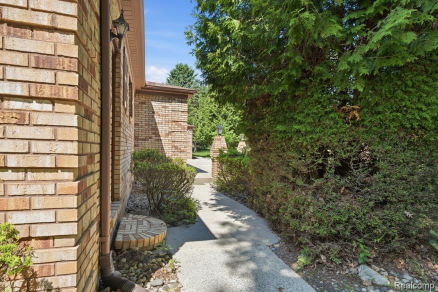 7020 Rattalee Lake NW, Clarkston, MI 48348 — Photo 40