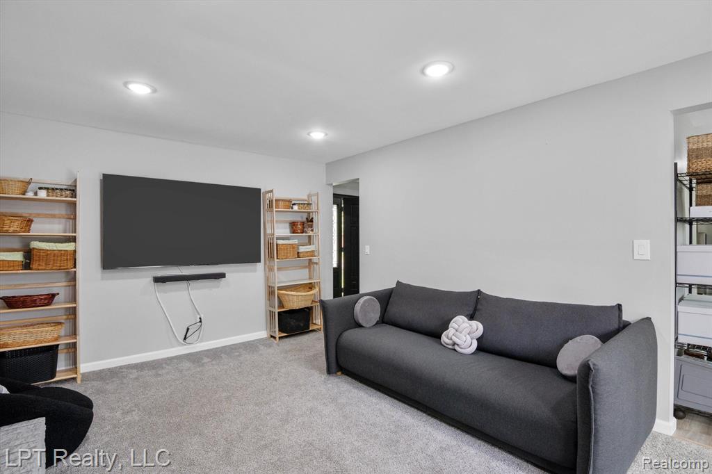 18441 ROSELAND Boulevard, Lathrup Village, MI 48076 — Photo 25