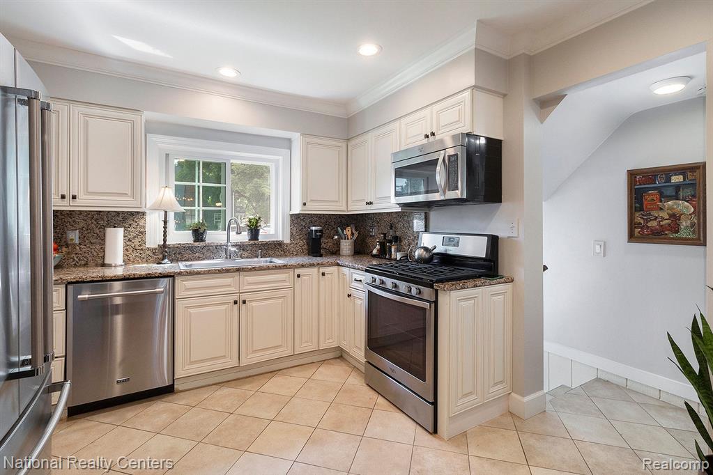 125 FRANKLIN Street, Milford, MI 48381 — Photo 13