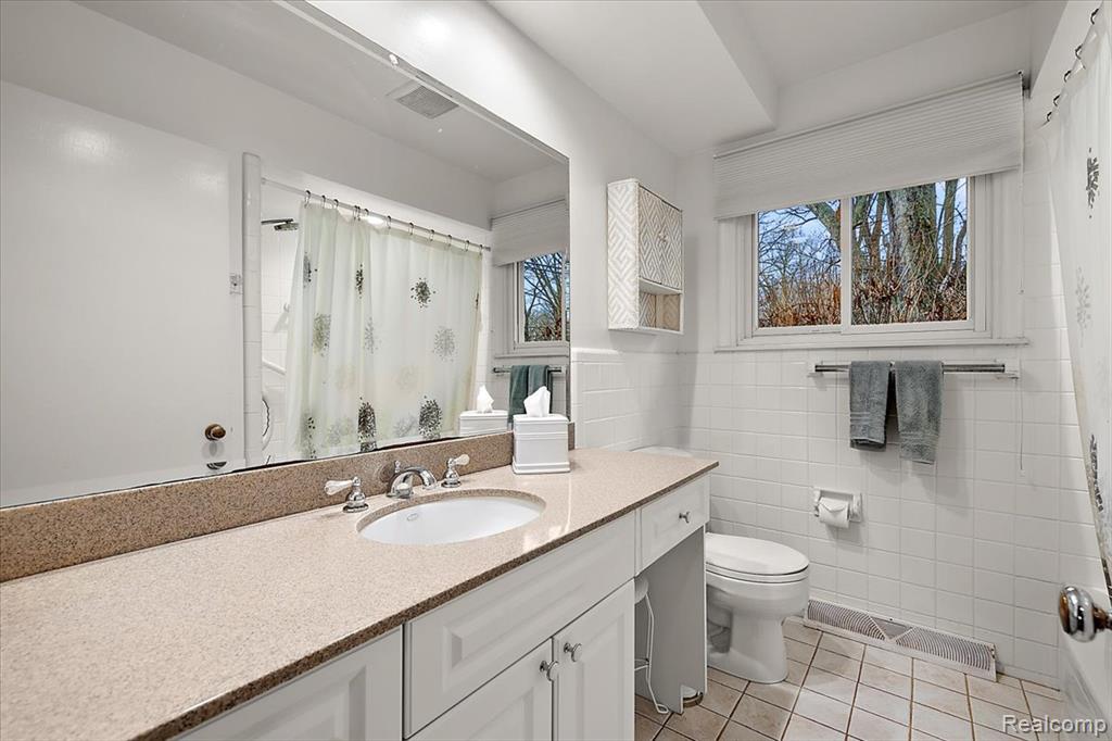 4399 Midrow Road, Waterford, MI 48329 — Photo 27