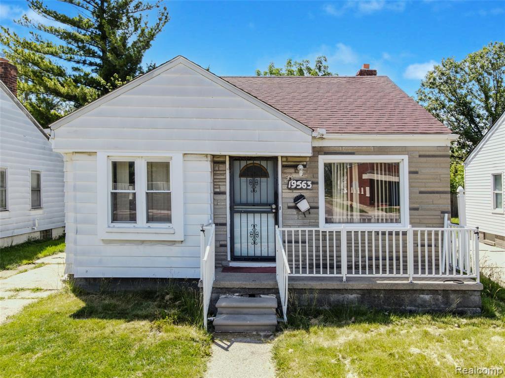 19563 Schoenherr Street