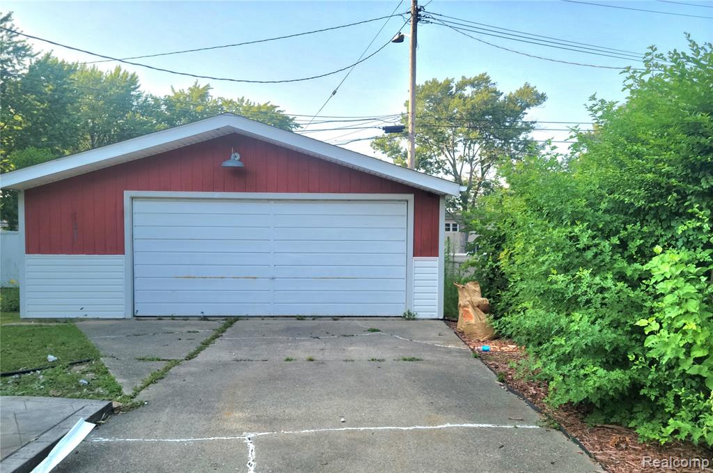 8527 State Park, Center Line, MI 48015 — Photo 17