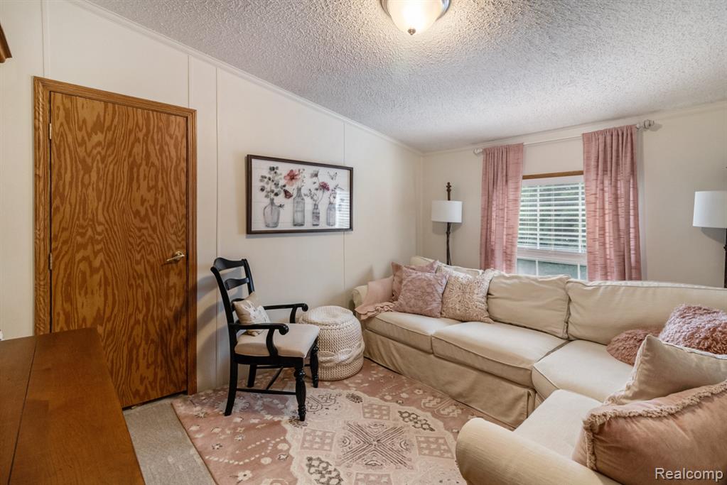 13541 Austin Court, Hartland, MI 48353 — Photo 12