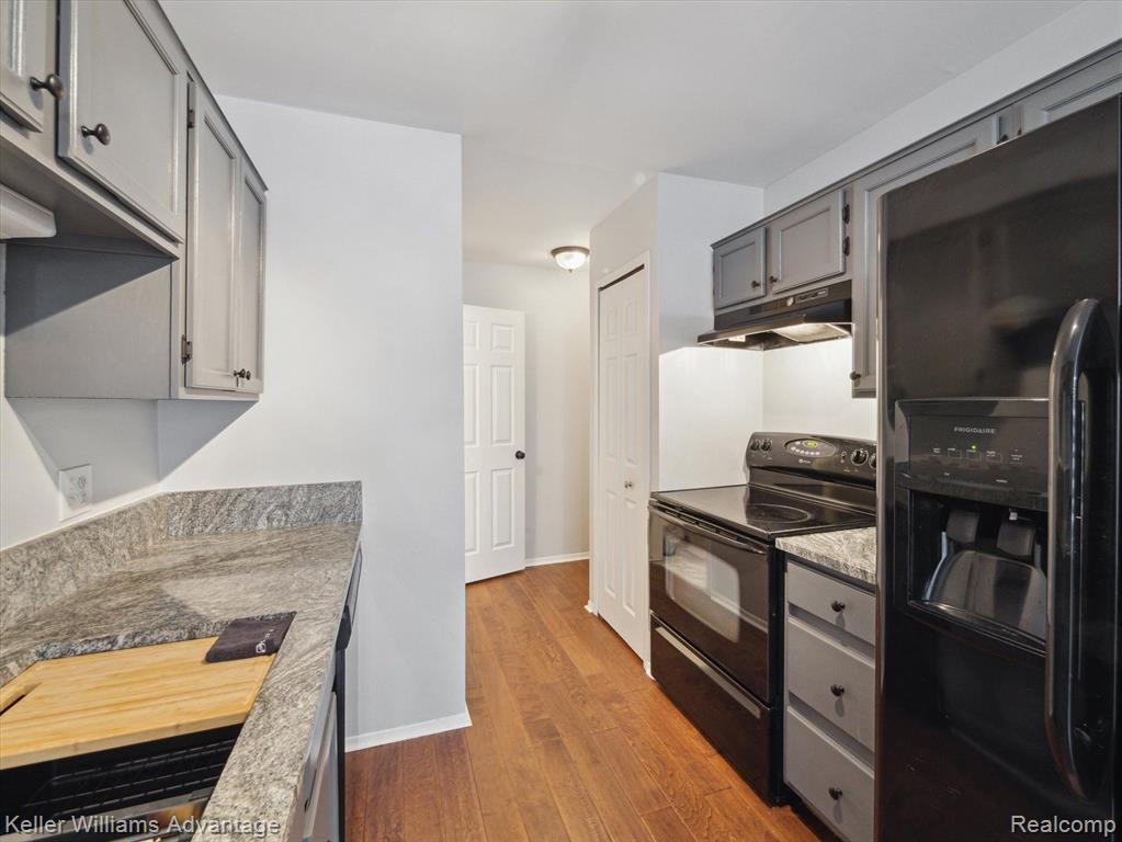 31131 COUNTRY, Farmington Hills, MI 48331 — Photo 19