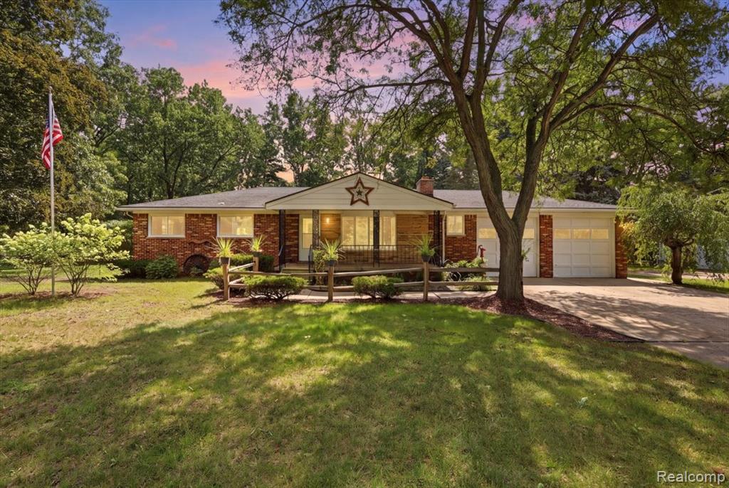 9985 Cedar Island Road, White Lake, MI