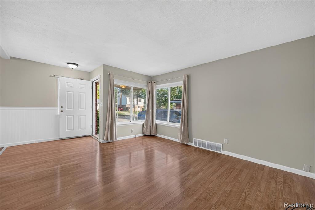 30534 Hennigan Street, Roseville, MI 48066 — Photo 6