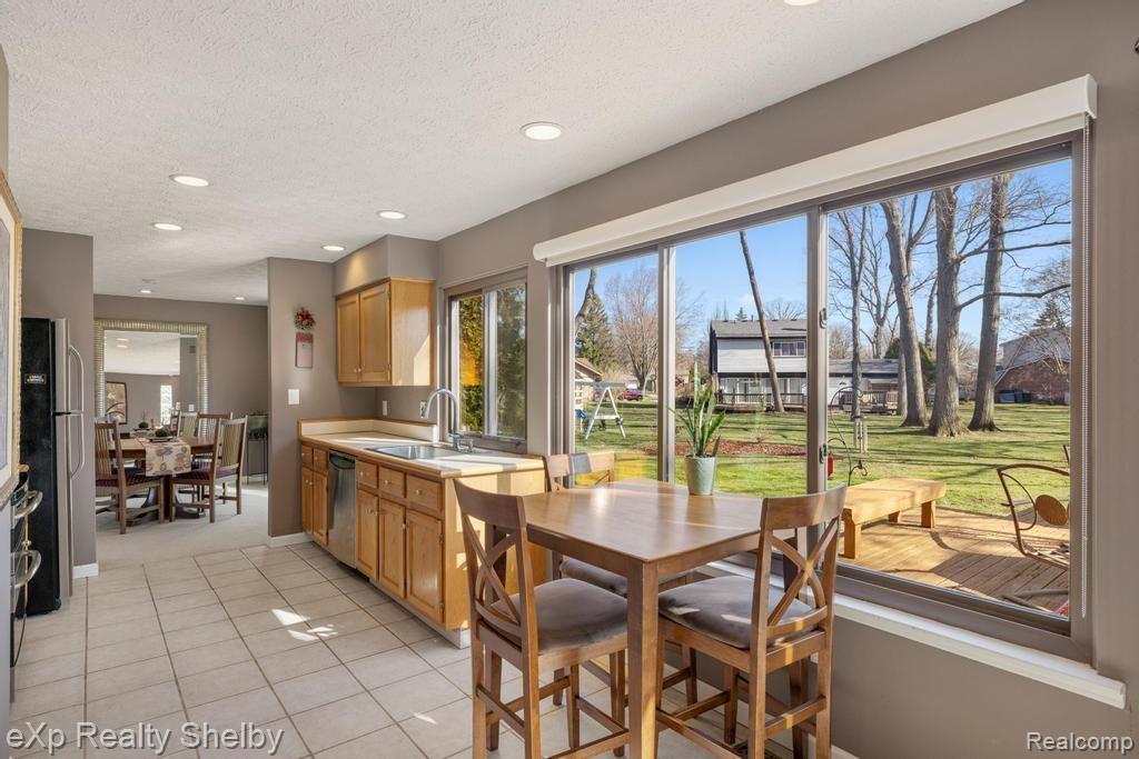 691 BARCLAY Drive, Troy, MI 48085 — Photo 15