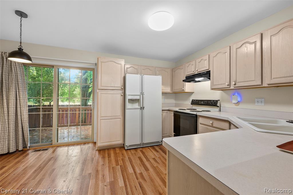 9 Canfield Circle, Dearborn Heights, MI 48127 — Photo 5
