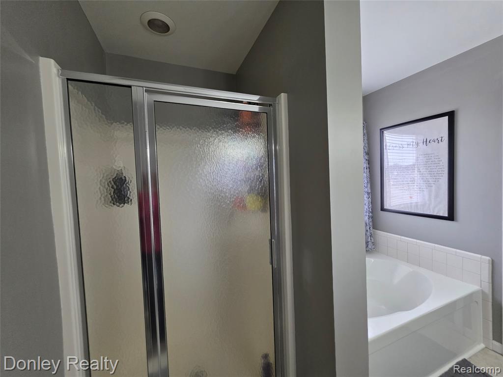 10376 Valley Drive, Goodrich Vlg, MI — Photo 23