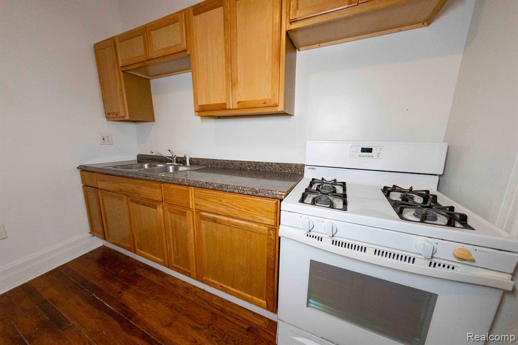 14536 E JEFFERSON Avenue, Detroit, MI 48215 — Photo 30