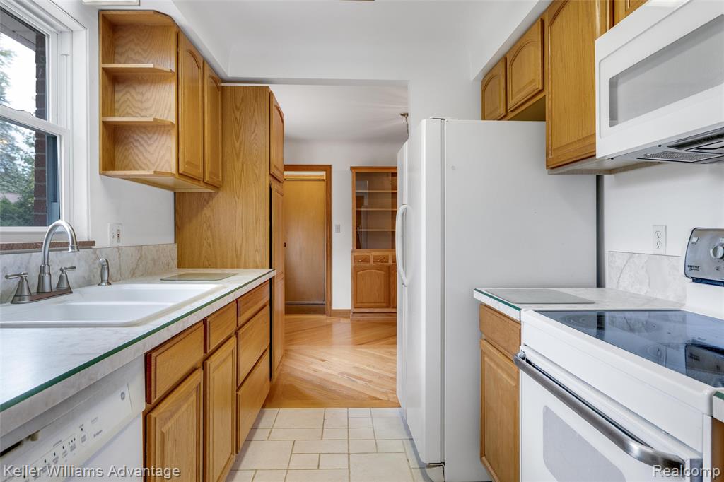 3979 Grindley Park Street, Dearborn Heights, MI 48125 — Photo 10