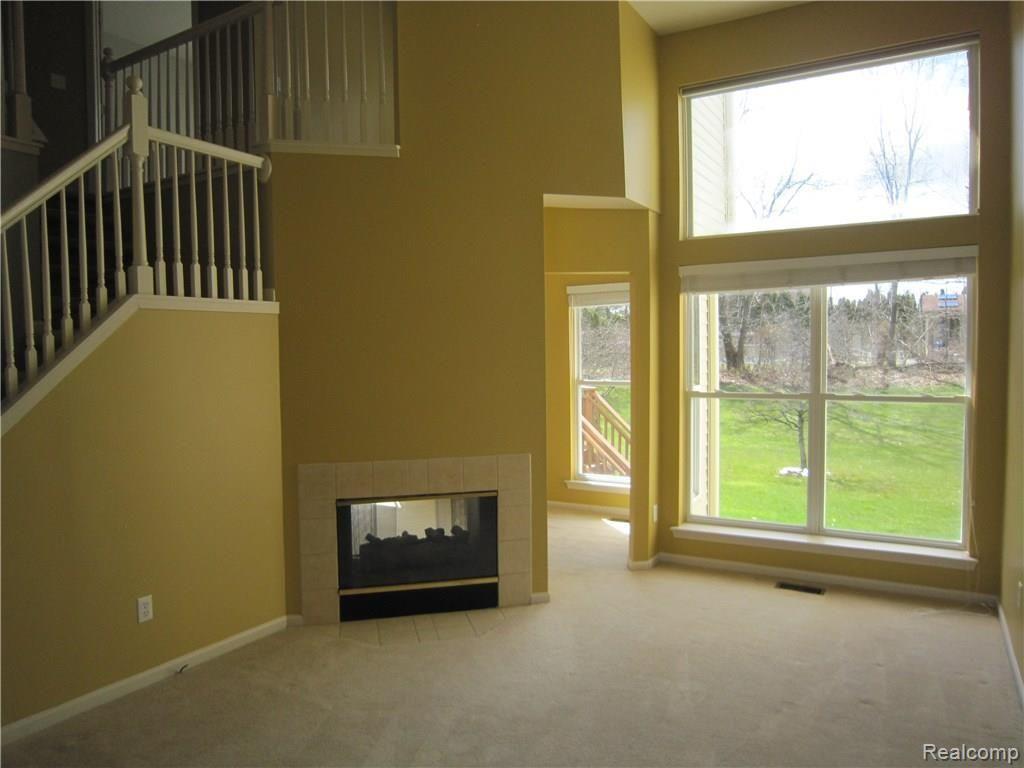 1069 CALPERNIA, Wixom, MI 48393 — Photo 2