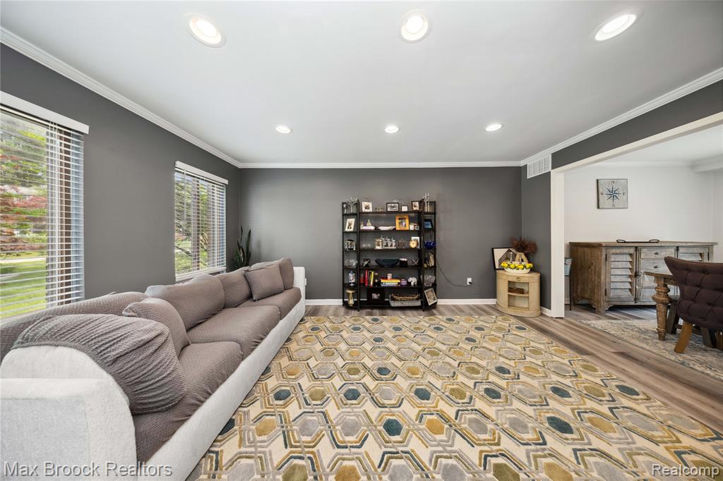 6247 Carpathian Court, West Bloomfield, MI 48324 — Photo 18