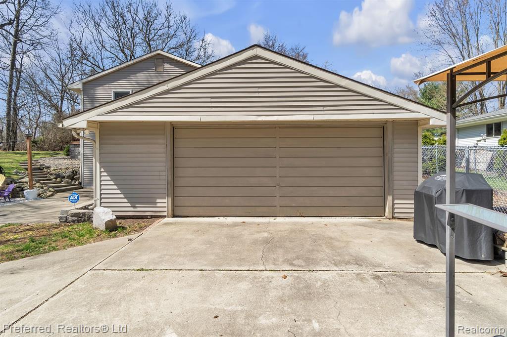 9514 CORNELL Avenue, Clarkston, MI 48348 — Photo 39