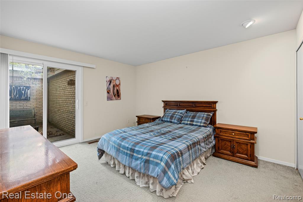 5000 Mirror Lake Court, 19, West Bloomfield, MI 48323 — Photo 37