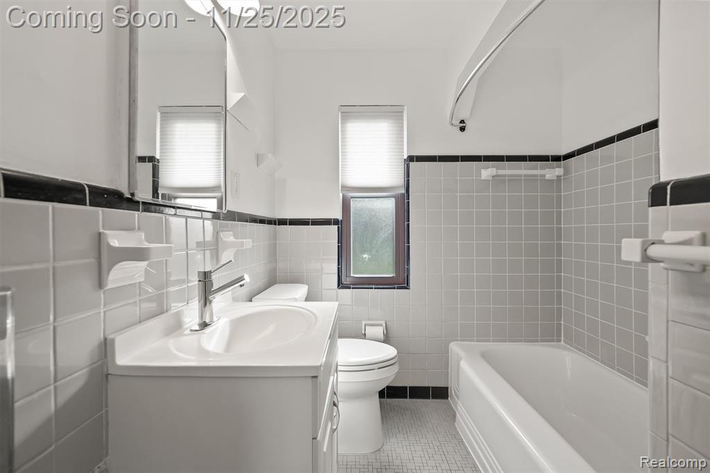 13111 Nadine Avenue, Huntington Woods, MI — Photo 16
