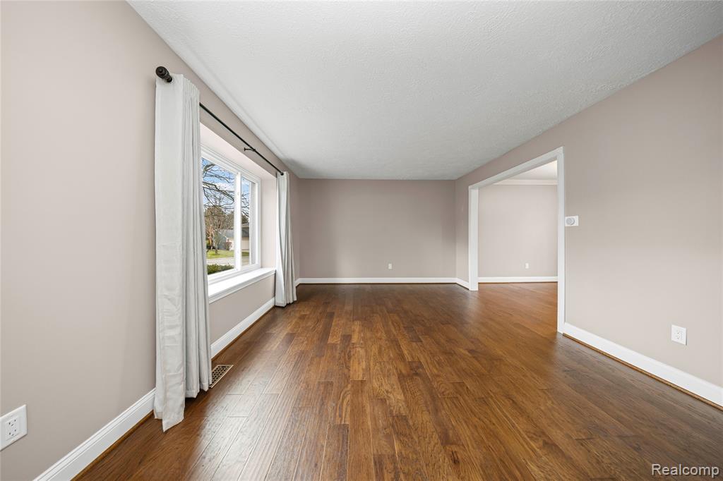 864 Dressler Lane, Rochester Hills, MI 48307 — Photo 4