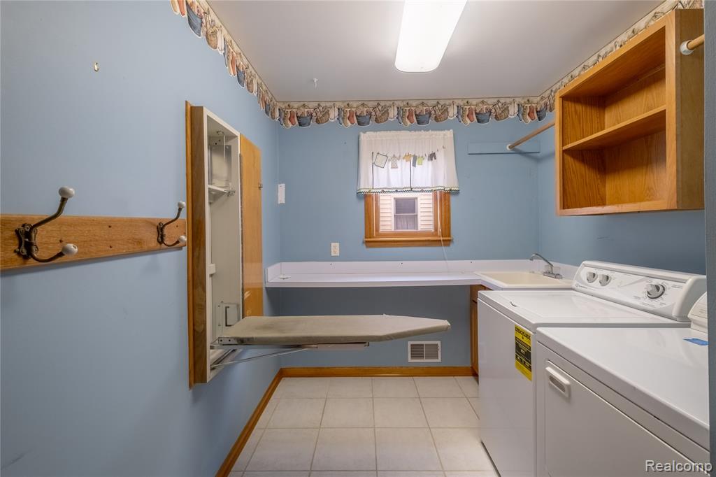 7352 Cross Creek Drive, Swartz Creek, MI 48473 — Photo 17