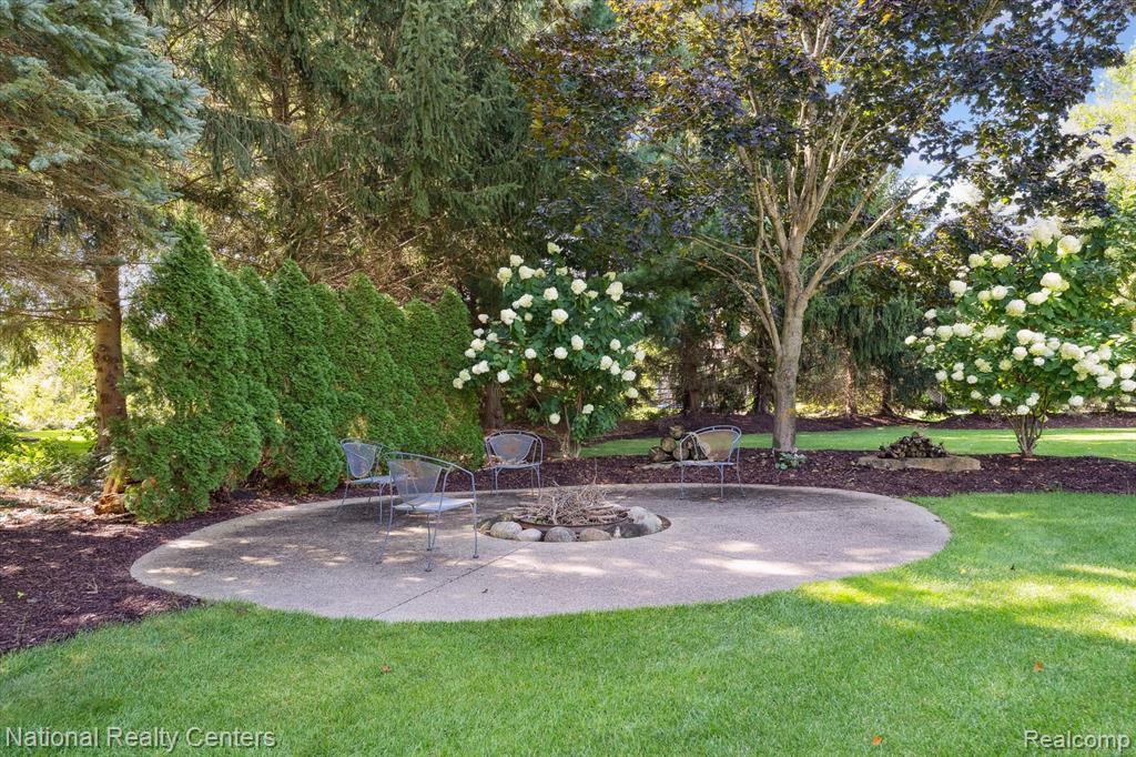 730 Berwick Court, Highland, MI — Photo 6