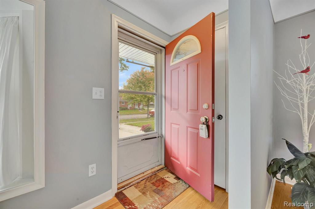 732 SQUIRE Lane, Milford, MI 48381 — Photo 6