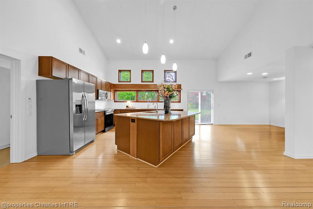 561 Yorkton Lane, Bloomfield Hills, MI 48304 — Photo 13